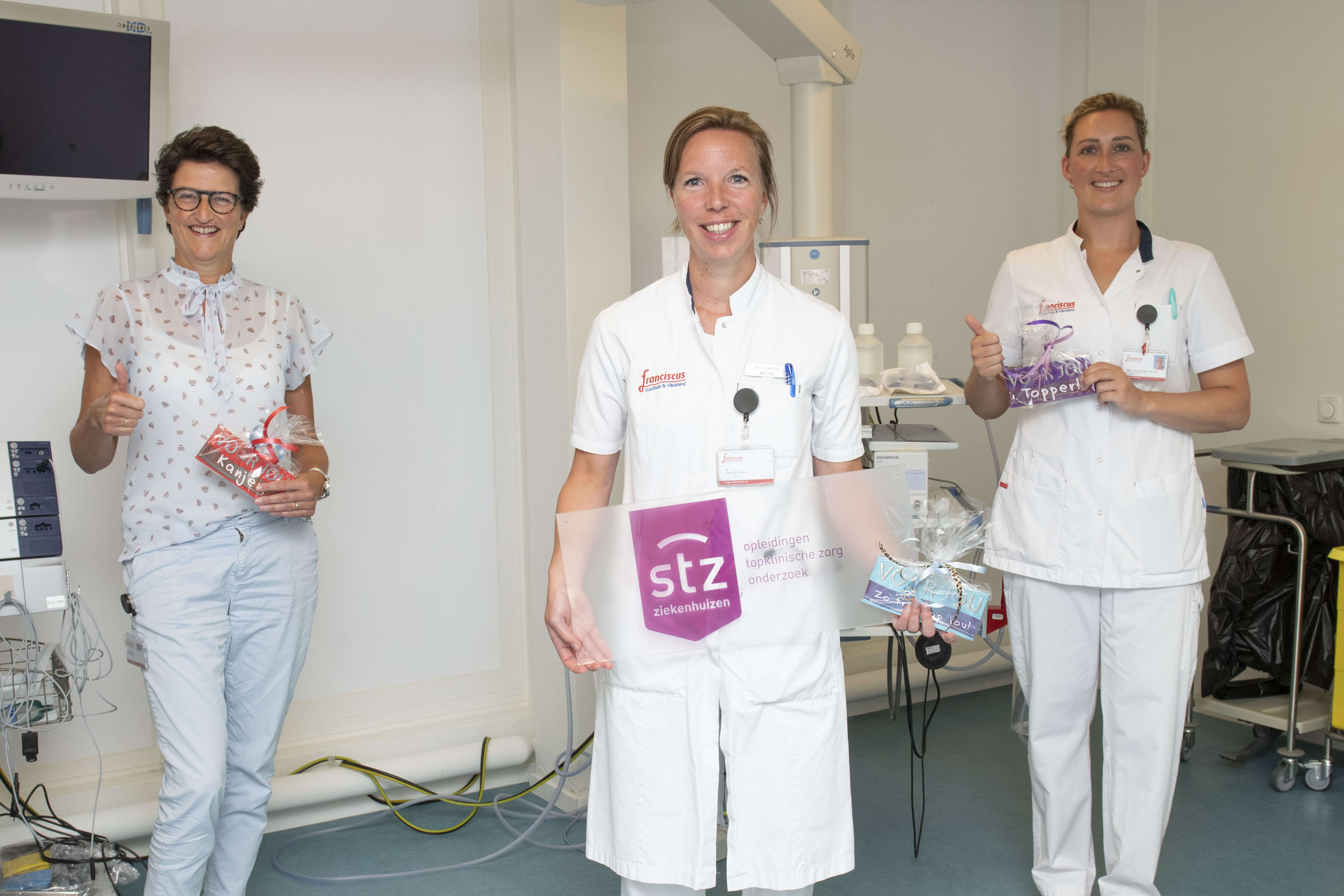 Viering STZ erkenning vlnr zorgmanager van Breugem Maag Darm Leverarts Leemreis en vepleegkundige van der Zande
